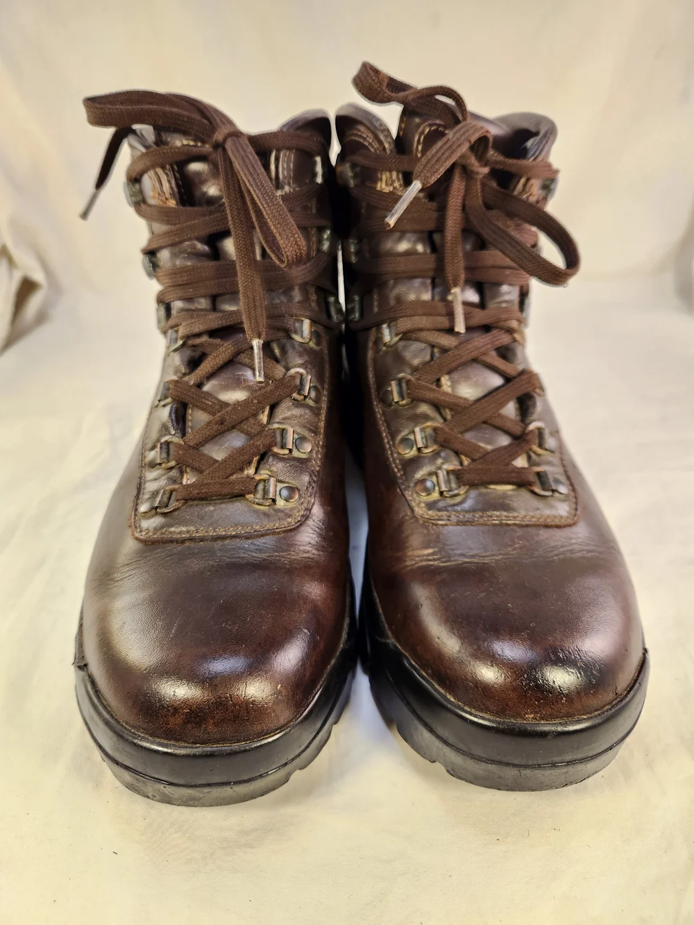 CABELAS  GORETEX VIBRAM SOLE HIKING BROWN LEATHER MEN BOOTS SIZE 10/44